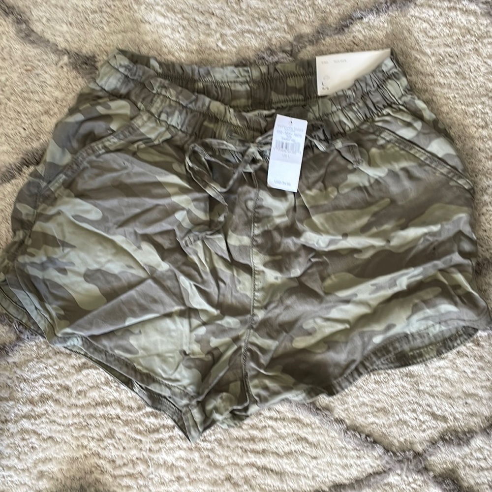 American Eagle elastic waist camp print cotton shorts
